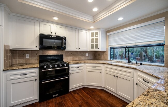 Building Photo - Beautiful 4 Bedroom Home on Cul-de-sac