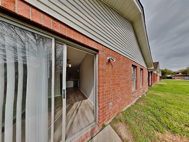 Building Photo - 3115 Kelling St