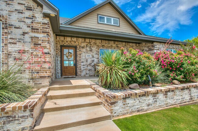 Building Photo - Beautiful 4 bedroom, 3 bath home in Bentwood COMING SOON!!