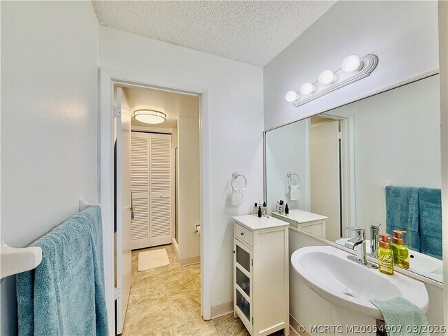 Building Photo - 7410 S Ocean Dr