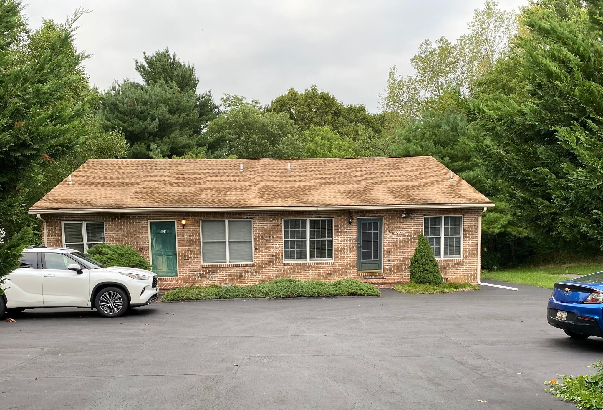 front of the building - 104 E Poplar St