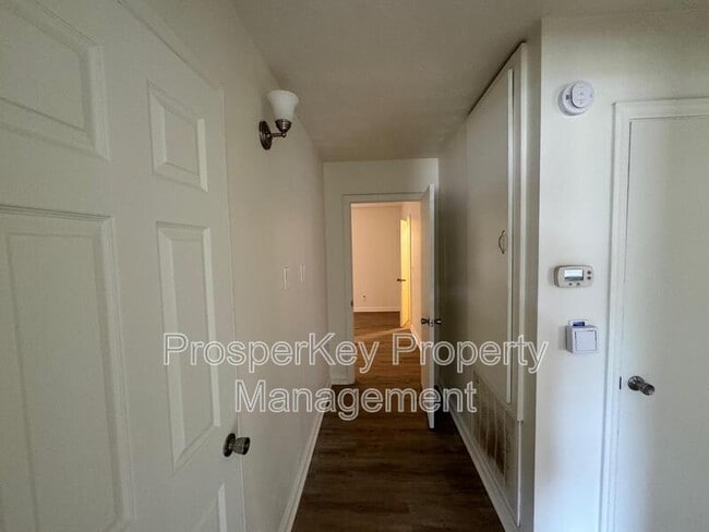 Building Photo - 1241 Dunbar Ave