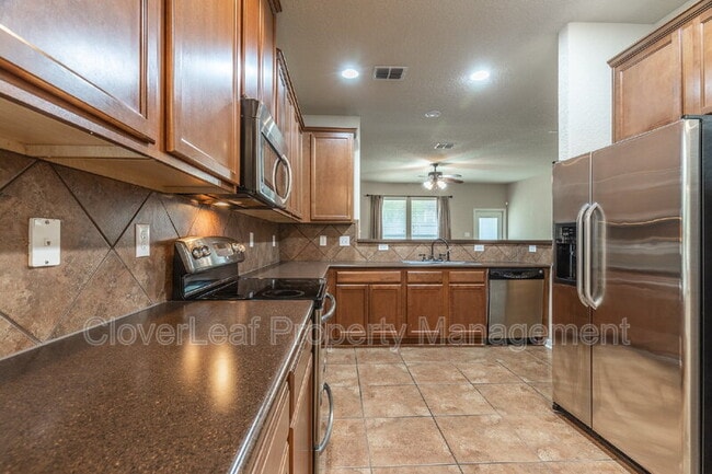 Building Photo - 5420 Nutmeg Tr