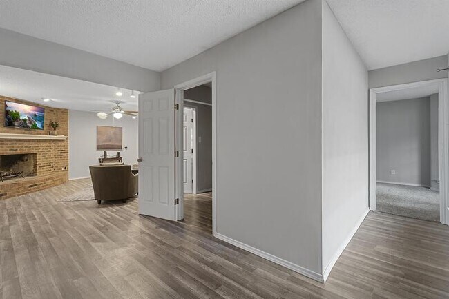 Building Photo - 2112 Chaucer Street