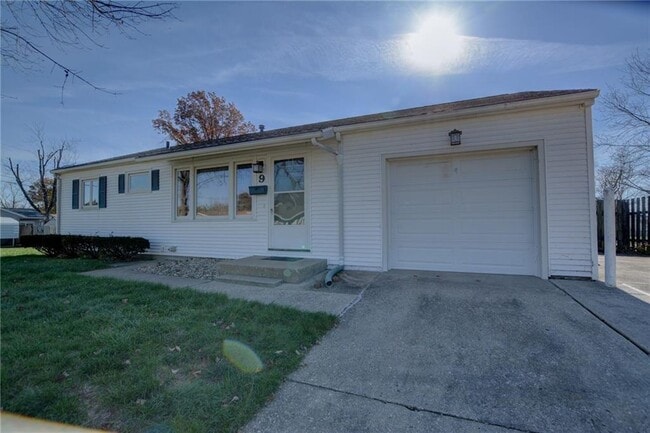 Building Photo - 9 Glenview Dr