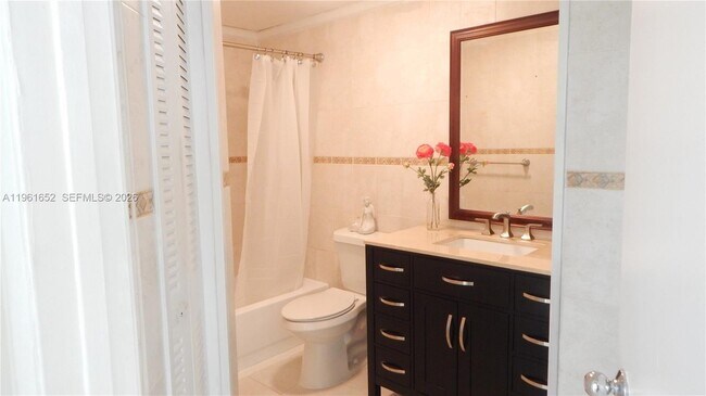 Building Photo - 19877 E Country Club Dr