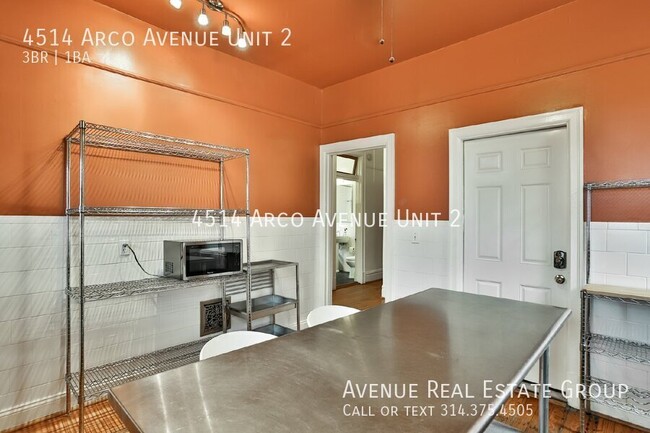 Building Photo - Charming 3-Bed Unit Near The Grove with Mo...