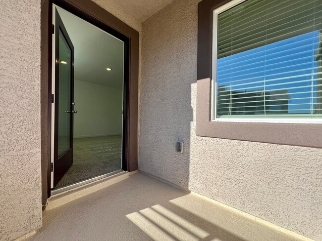 Building Photo - Beautiful Newer 4 Bedroom Home in Cadence with Large Loft
