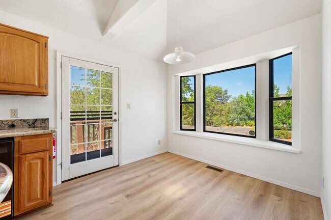 Building Photo - Beautiful 3 Bedroom Home in Forest Trails!