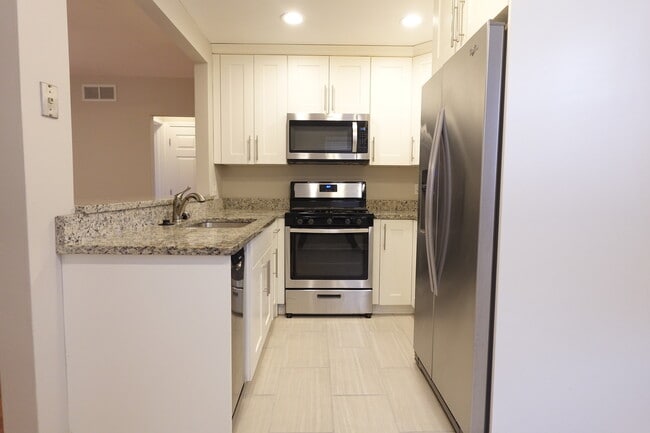 Building Photo - 2401 Huron Terrace