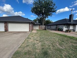 Building Photo - 6320 Holiday Ln