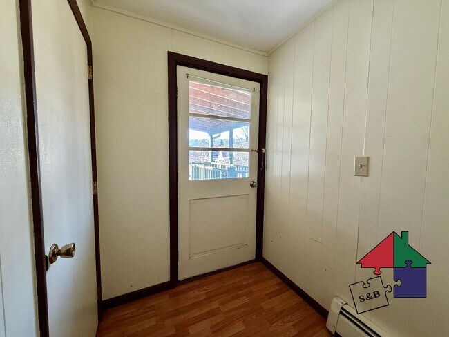 Building Photo - 63 Brook St