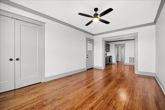 Building Photo - Pizza Prynce