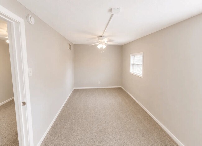 Building Photo - 2415 W Vermijo Ave