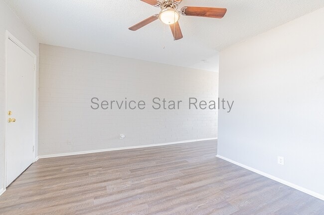 Building Photo - 1638 W Desert Cove Ave