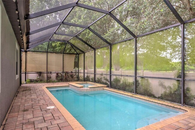 Building Photo - 1122 Oakcrest Dr