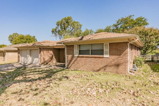 Building Photo - 7513 Maple Dr