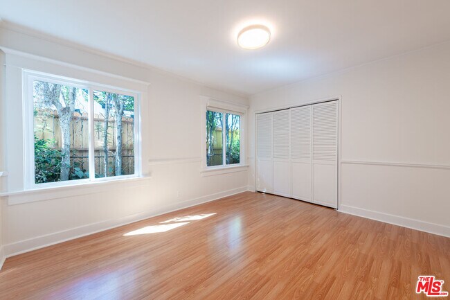 Building Photo - 319 S Orange Dr