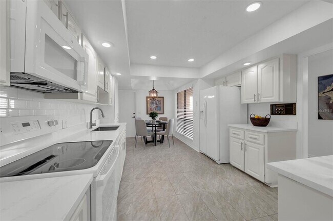 Building Photo - 123 Golf Club Dr