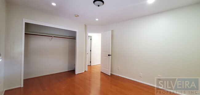 Building Photo - Lovely 3 Bedrooms 2 bath Home For Rent