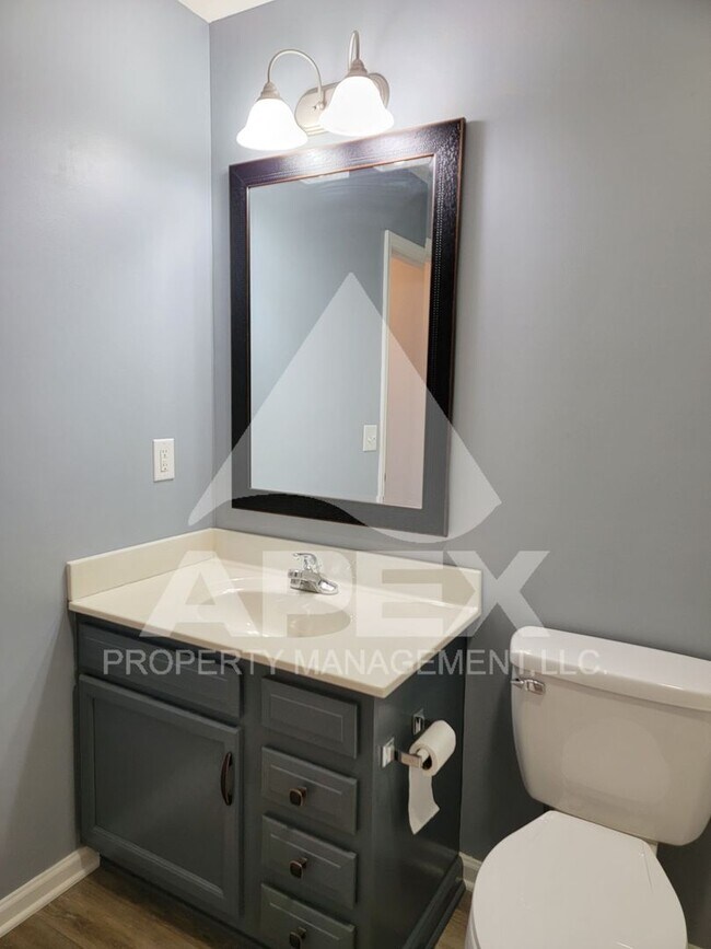 Building Photo - West Knoxville – Beautifully upgraded - 3 Bd/2.5 Single Family Home in Hampton Court Subdivision!!