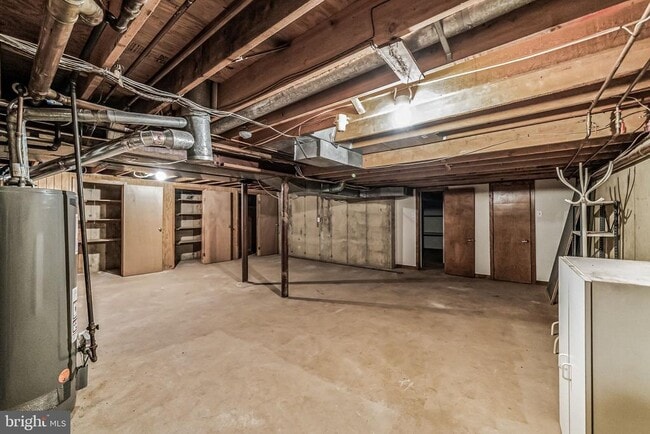 Building Photo - 468 Long Ln