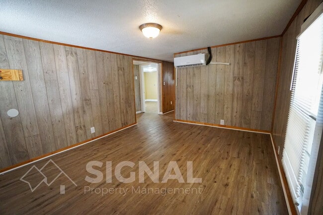Building Photo - 1405 6th Ave