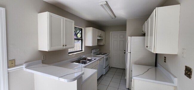 Building Photo - 3/2 1 car garage in Vero Beach