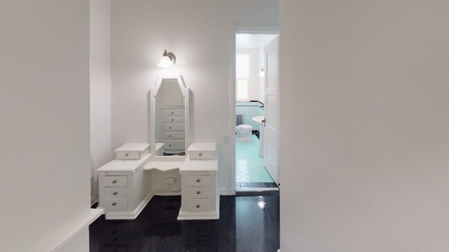 Vanity Area - Serrano Towers