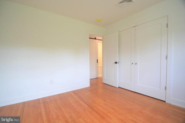 Building Photo - 1436 E Lamplighter Ln