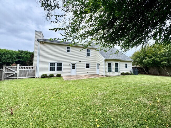 Building Photo - 4-Bedroom Home In Great Neck Meadows! Ready NOW!!! Fenced Backyard! HUGE Corner Lot! Dog Friendly!