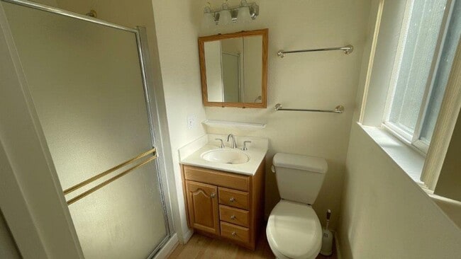 Building Photo - Concord Beautiful 4 bedroom 2 bathroom home in nice neighborhood with large yard!