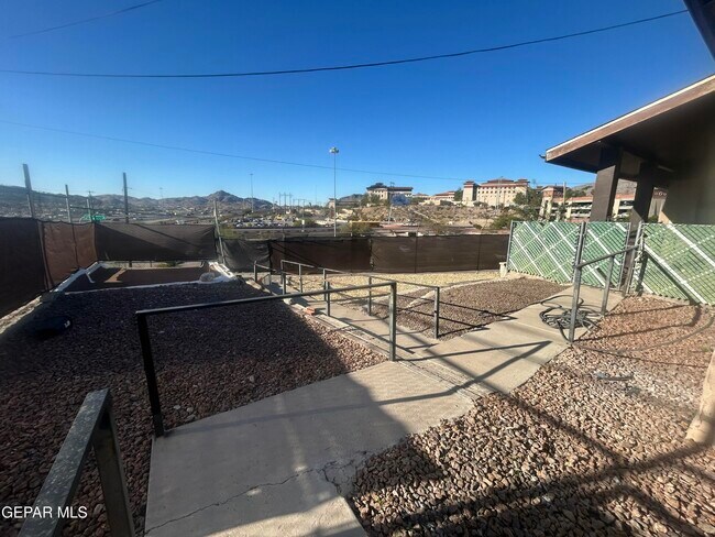 Building Photo - 1546 Upson Dr