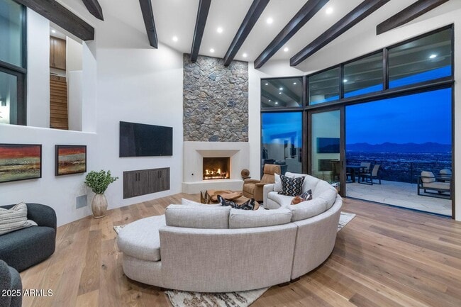 Building Photo - 5810 E Cholla Ln