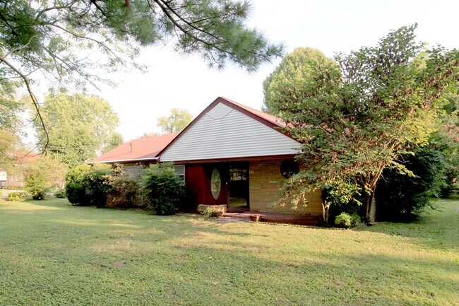 Building Photo - 1301 Richland Pl