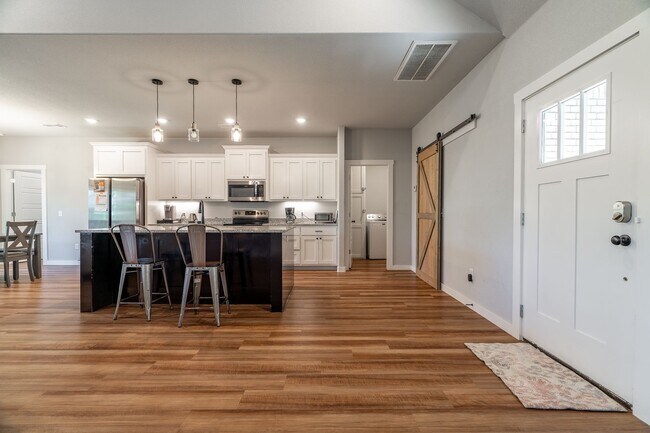 Building Photo - Nearly New Bella Vista Home Nestled in Ultimate Privacy! Furnished options available!