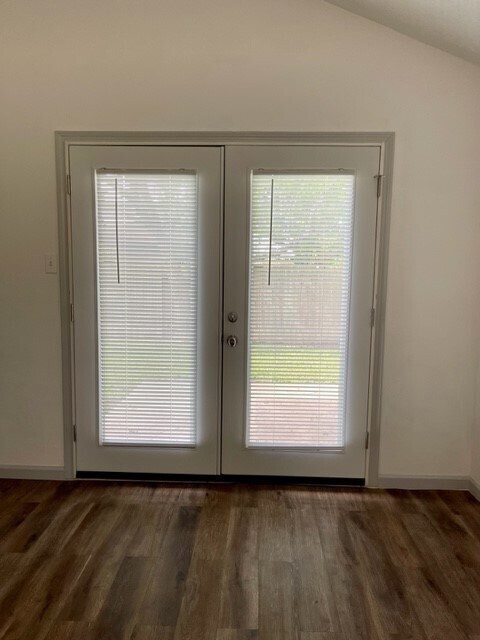 Building Photo - 479 Lost Rock Dr