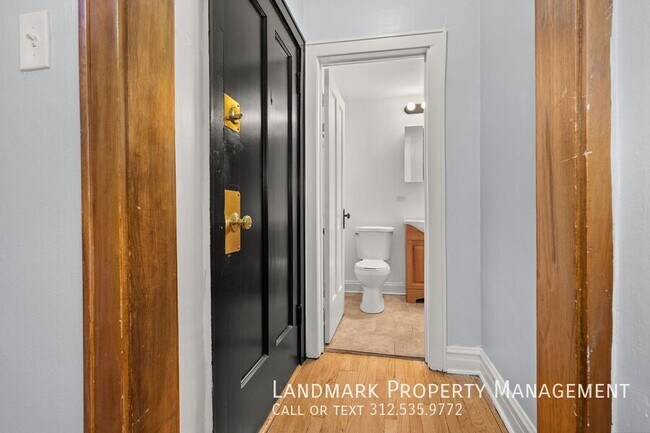 Building Photo - 4144 N Mozart-Unit 1W