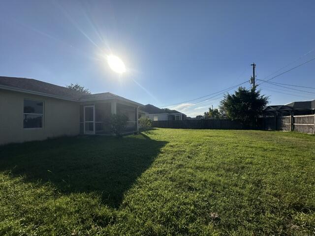 Building Photo - 519 SW Laconic Ave