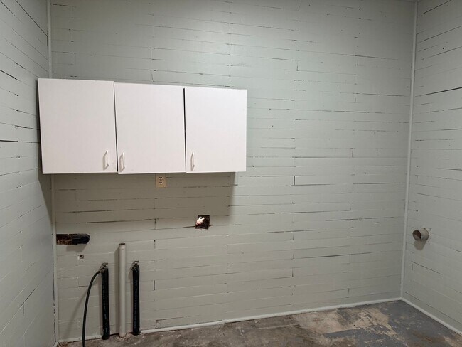 Building Photo - Freshly Updated 3 Bedroom 1 Bathroom Home in Decatur!