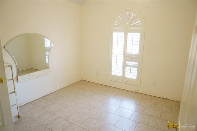 Building Photo - 19 Goldwing Wy