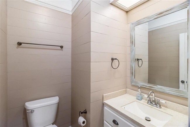 Building Photo - 307 Long Cove Dr