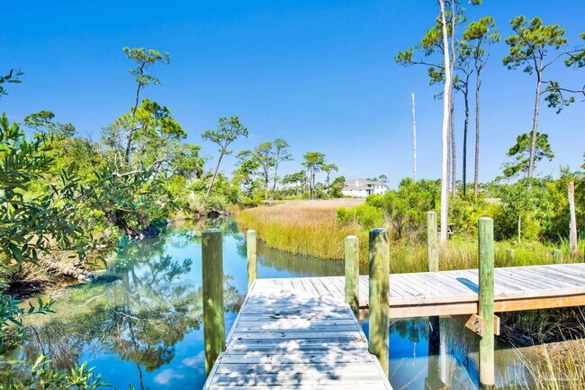 Building Photo - 16262 Tarpon Dr