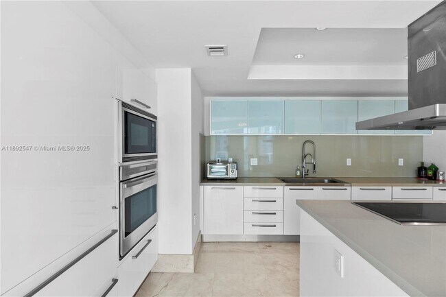 Building Photo - 200 Sunny Isles Blvd