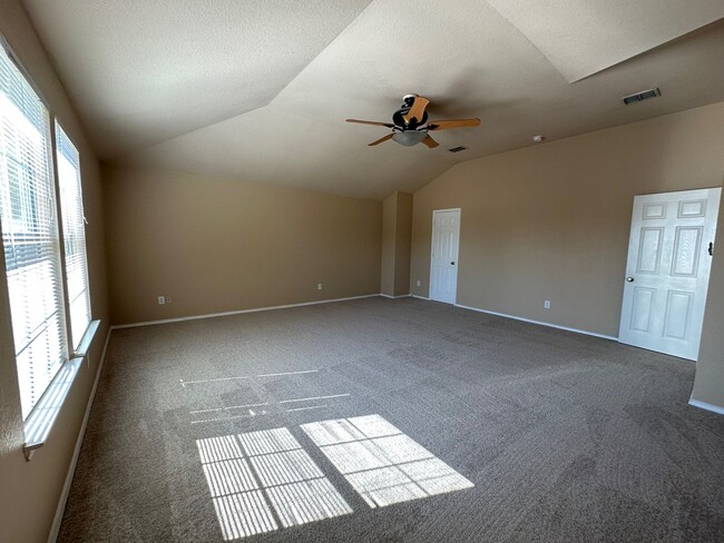 Building Photo - MUST SEE! Available for move in NOW- Lovel...