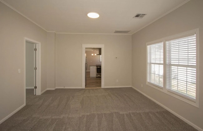Building Photo - 3 Bed, 2 Bath in Claremore- Available Now!