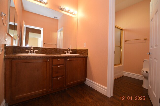 Building Photo - 638 Harvester Course Dr