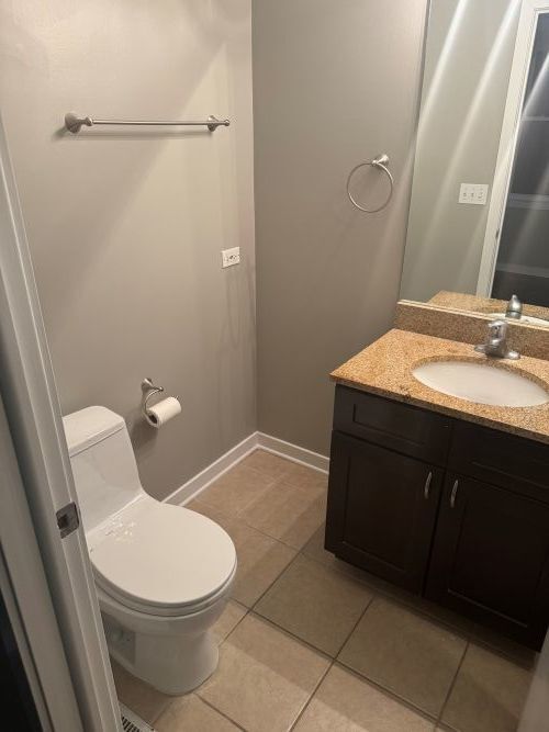 Building Photo - 860 N Elston Ave