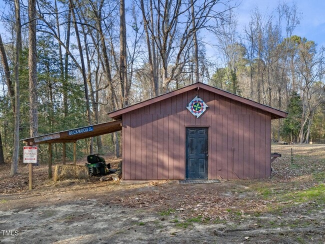 Building Photo - Mini Farm on 2 acres
