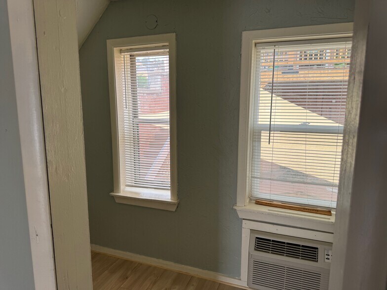 Building Photo - 1028 Narrow Gauge Ave
